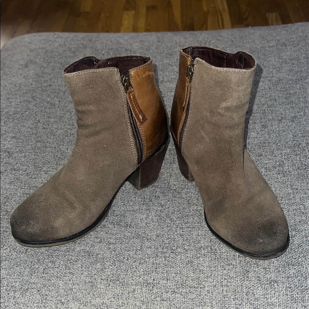 Roan Ankle Booties GUC 8